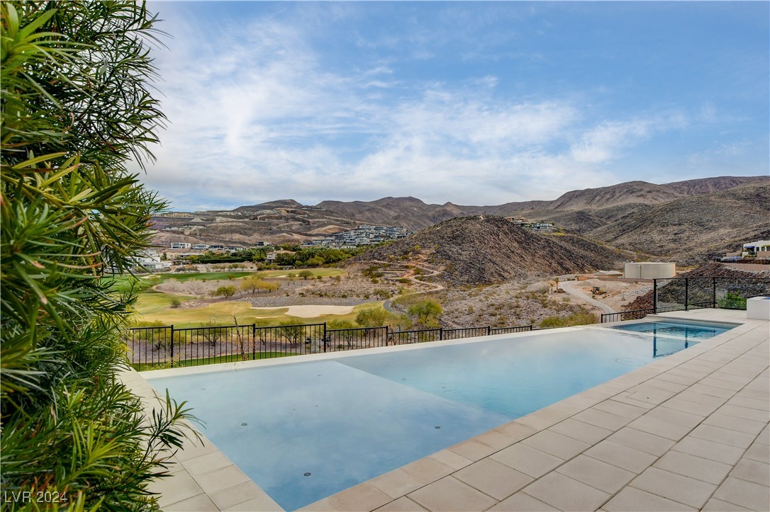 644 Scenic Cliff Drive