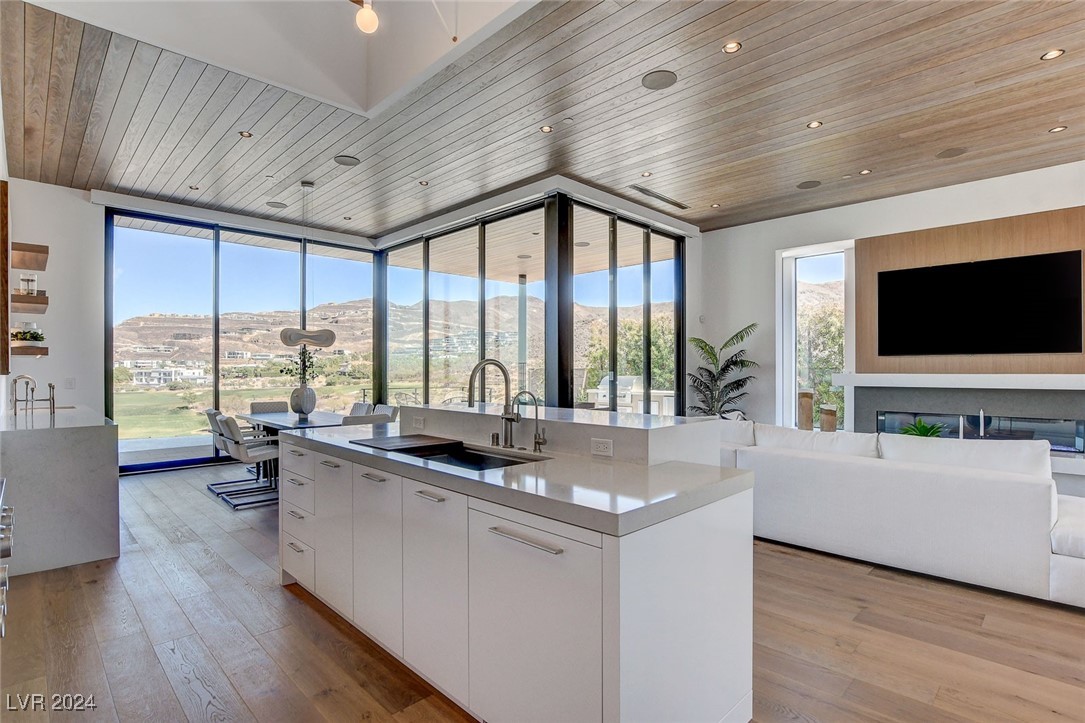 644 Scenic Cliff Drive