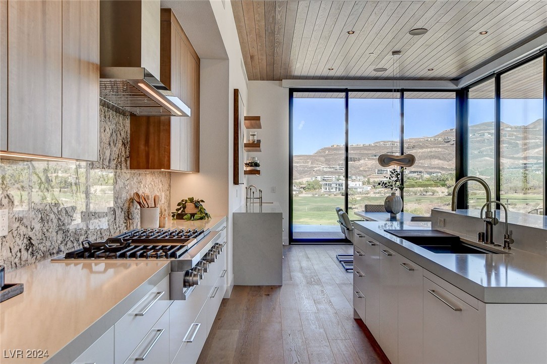 644 Scenic Cliff Drive