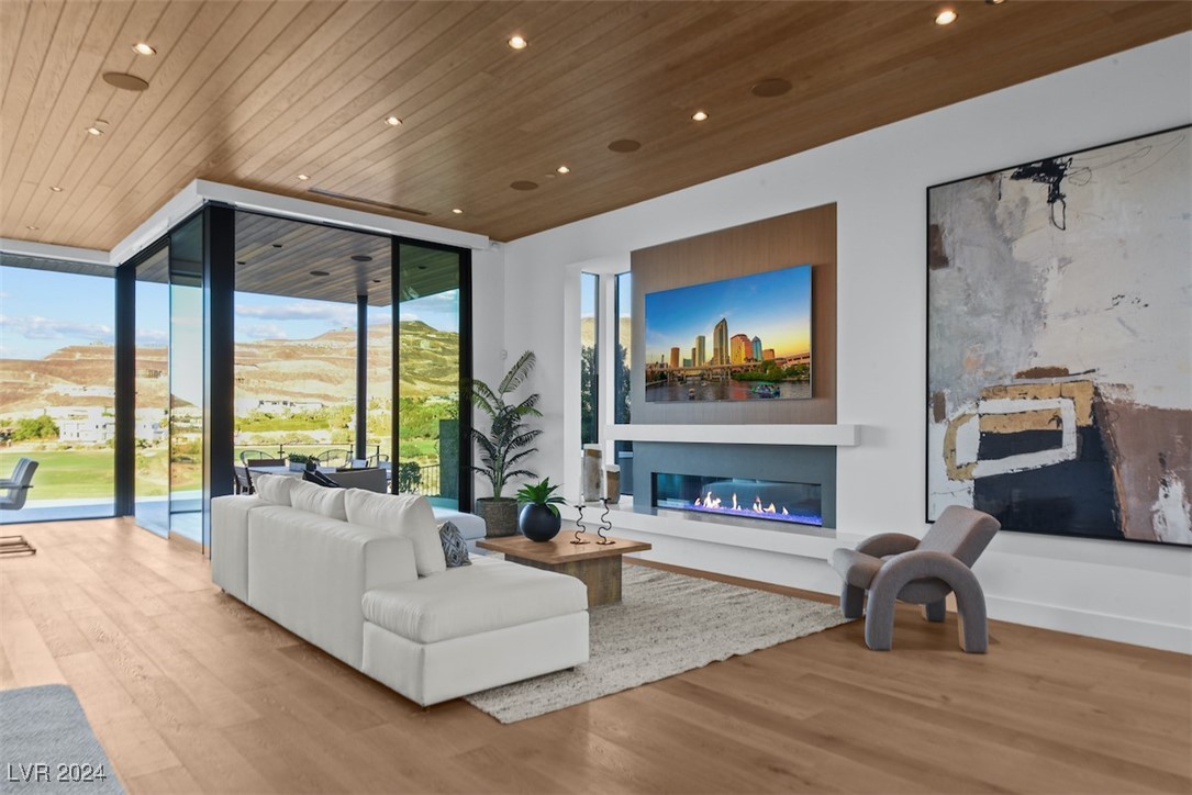 644 Scenic Cliff Drive