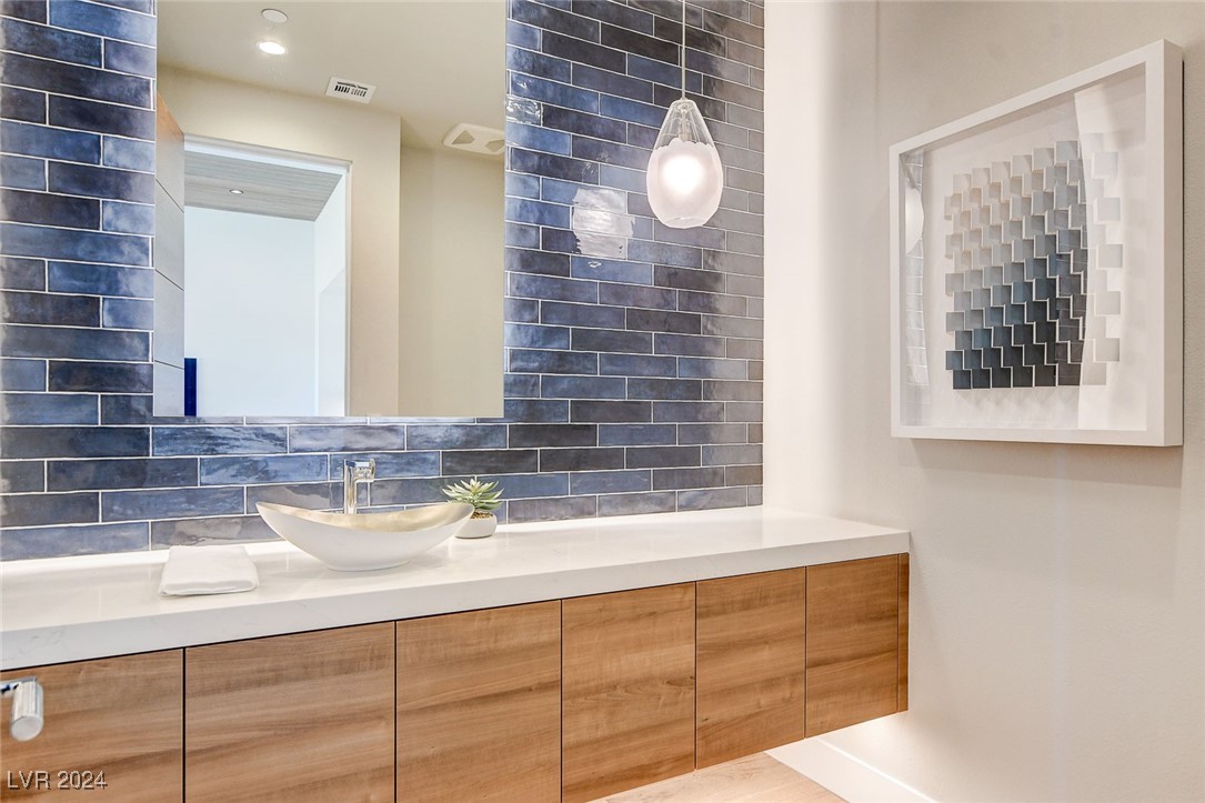 644 Scenic Cliff Drive