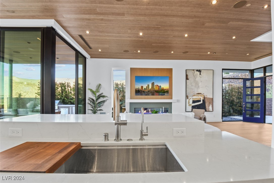 644 Scenic Cliff Drive