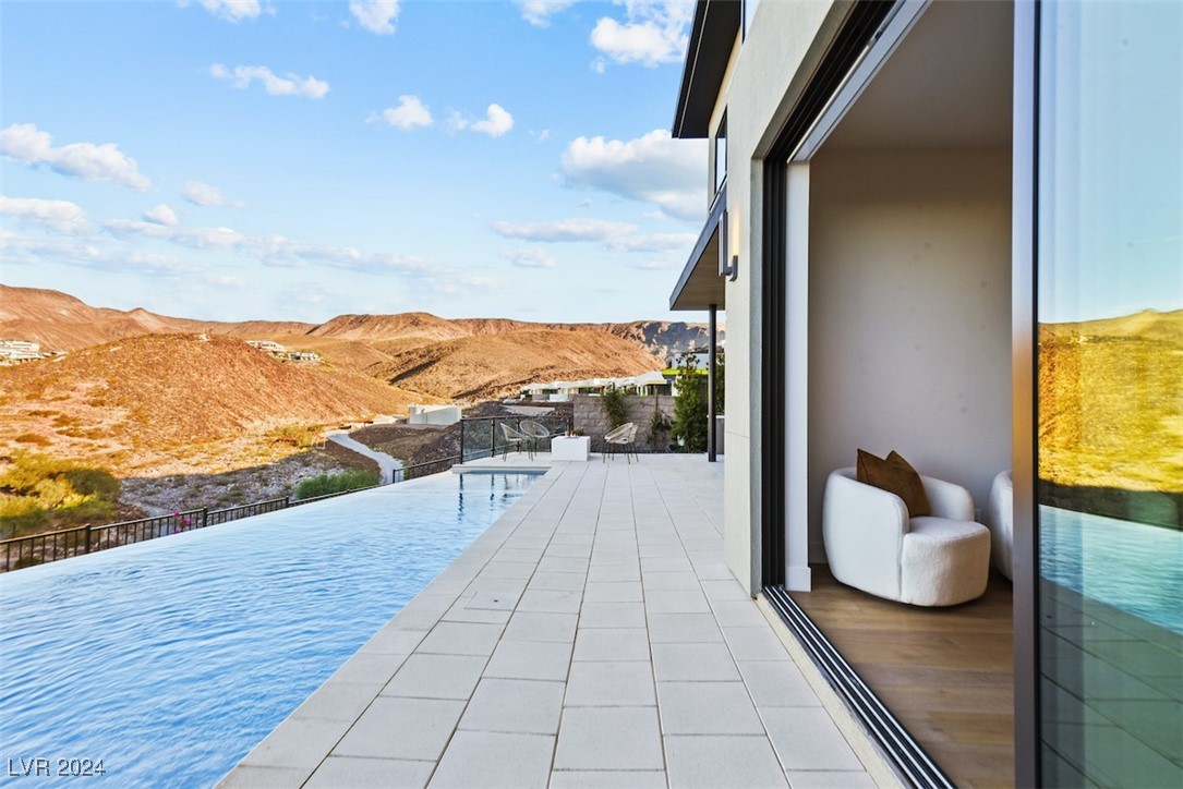 644 Scenic Cliff Drive