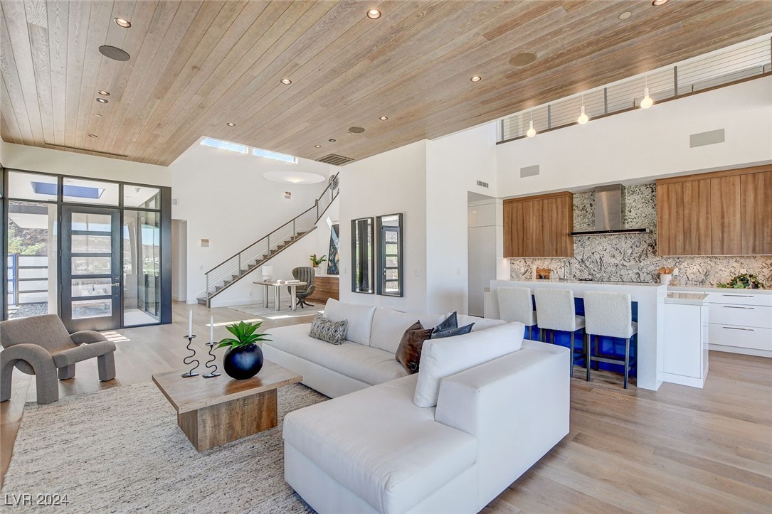 644 Scenic Cliff Drive