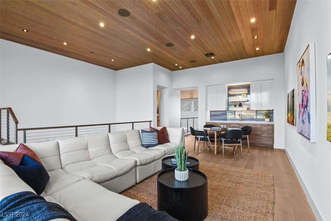 644 Scenic Cliff Drive