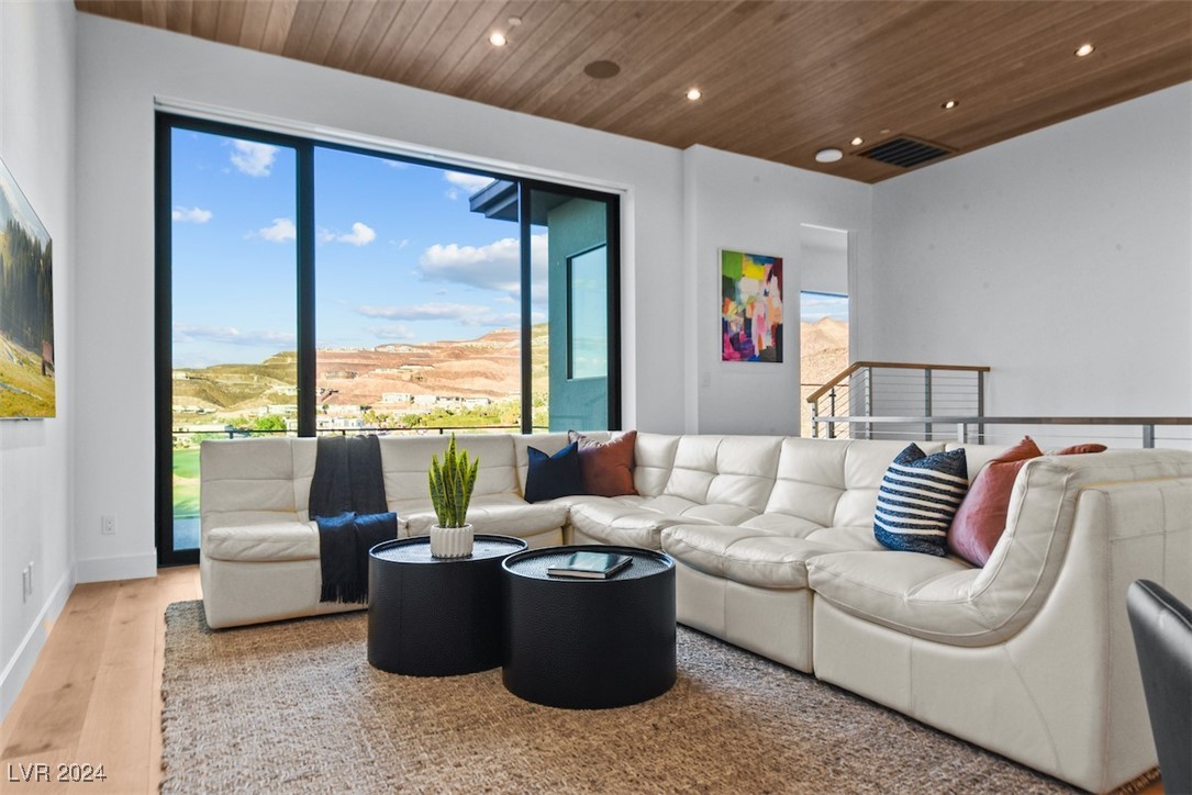 644 Scenic Cliff Drive