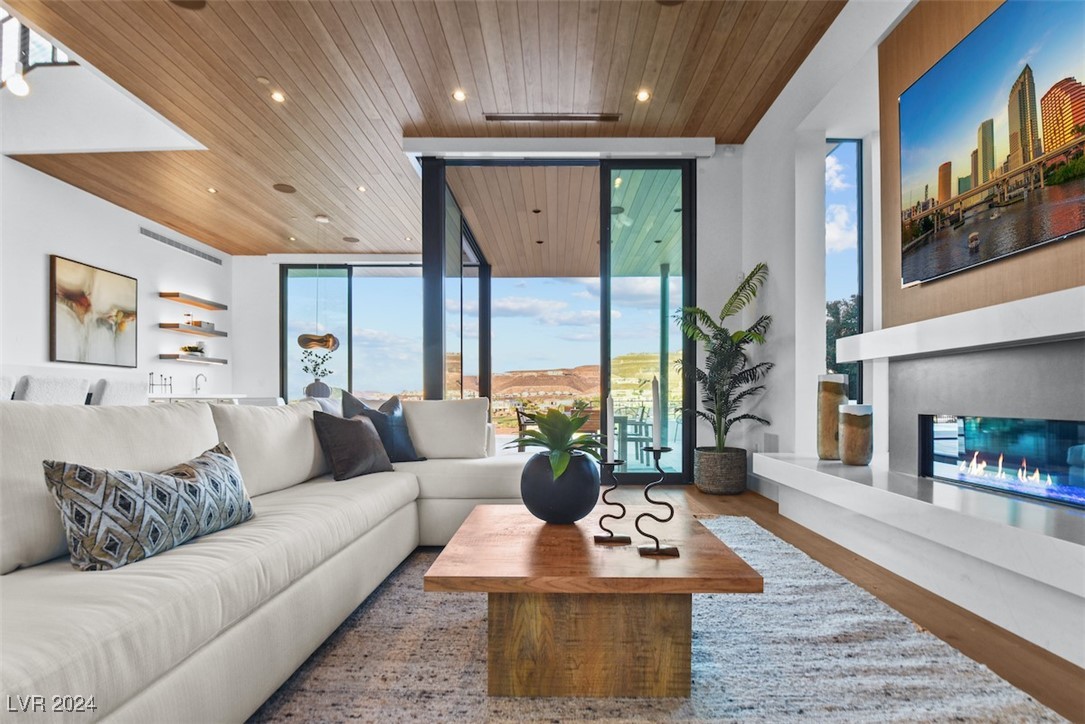 644 Scenic Cliff Drive