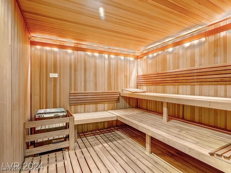 2000 North Fashion Show Drive 4103