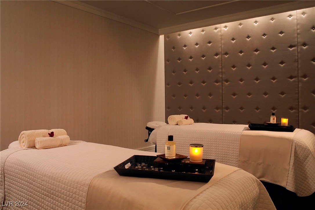 2000 North Fashion Show Drive 4103