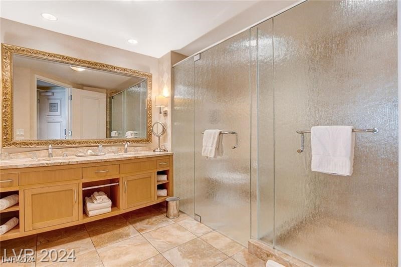 2000 North Fashion Show Drive 4103