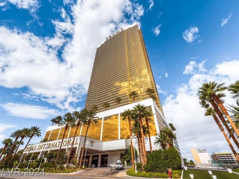 2000 North Fashion Show Drive 4103