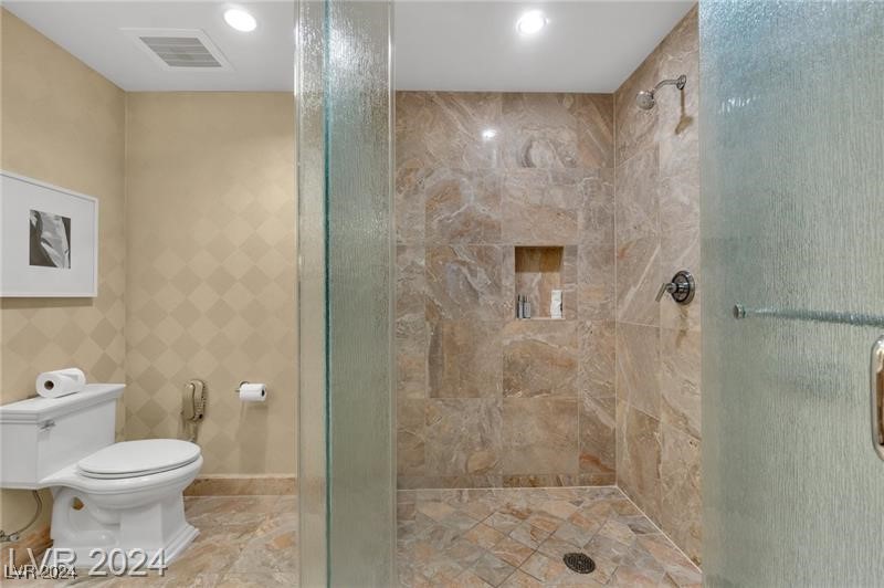 2000 North Fashion Show Drive 4103