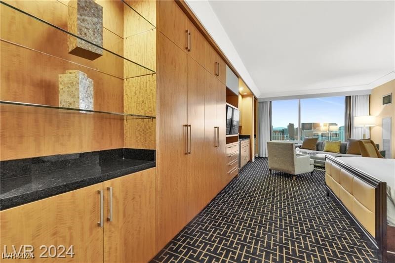 2000 North Fashion Show Drive 4103