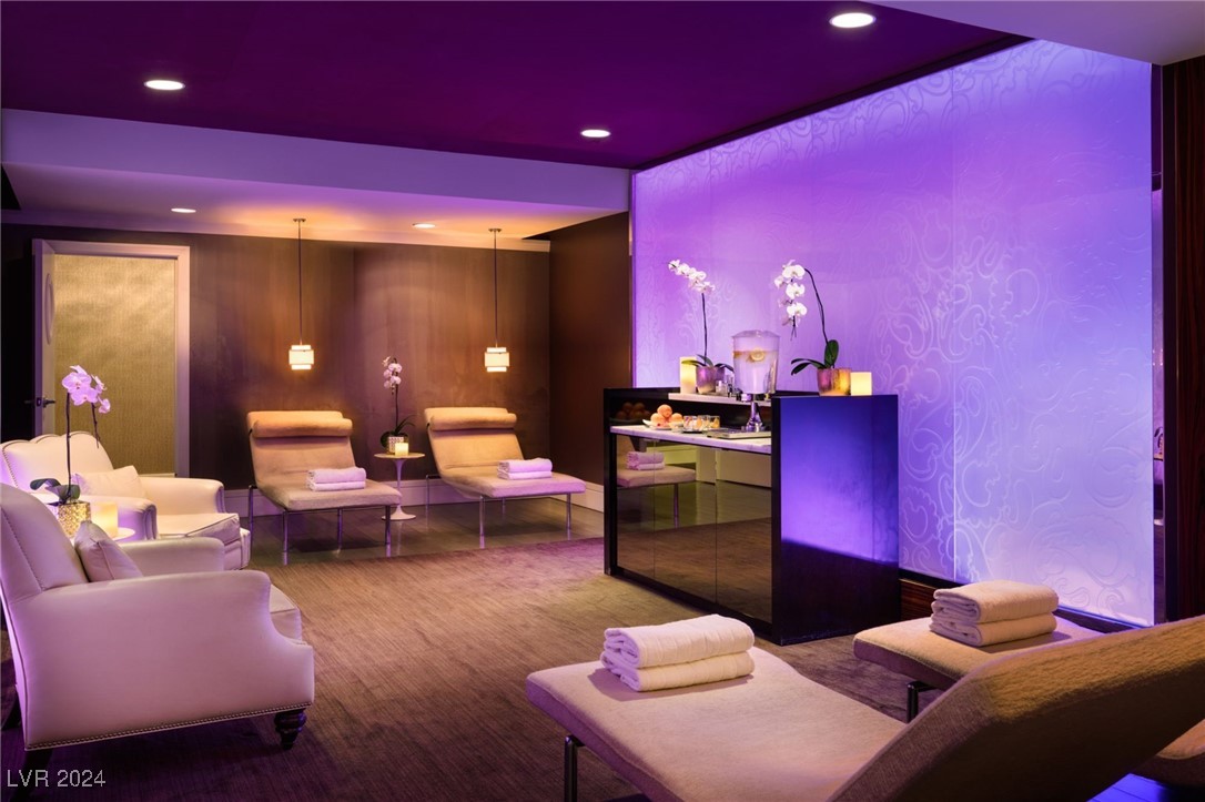 2000 North Fashion Show Drive 4103