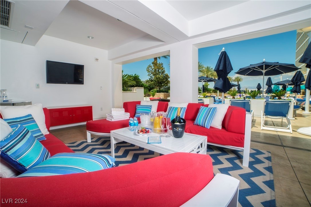 2000 North Fashion Show Drive 4103