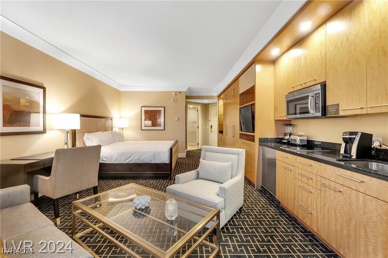 2000 North Fashion Show Drive 4103