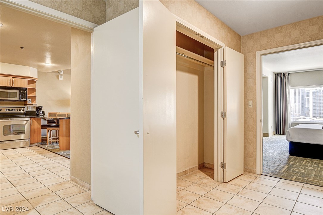 211 East Flamingo Road 1018