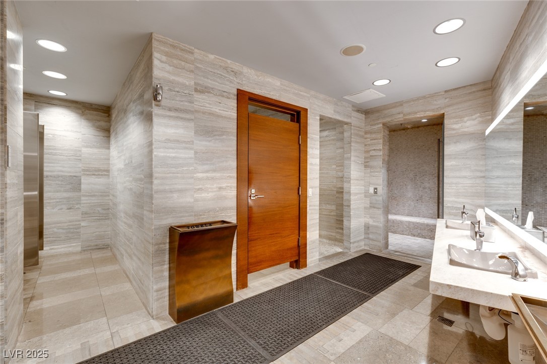 4471 DEAN MARTIN Drive 1707