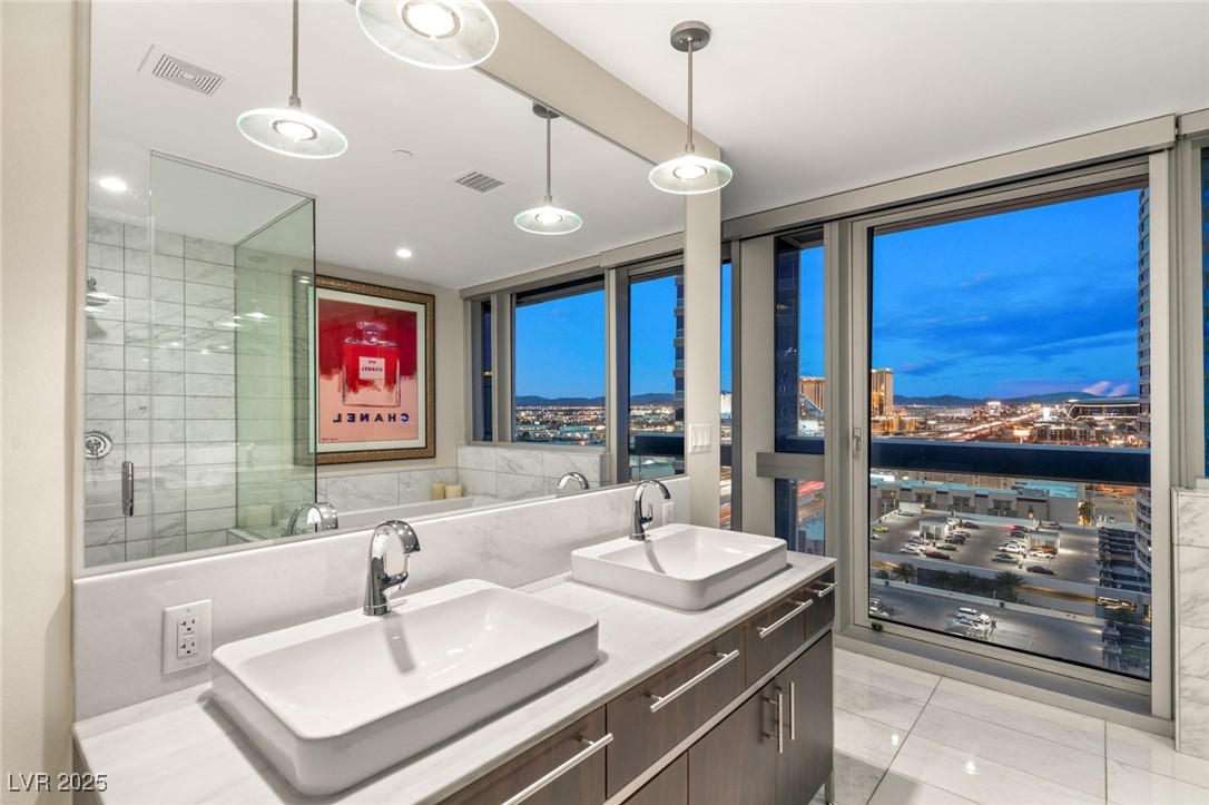 4471 DEAN MARTIN Drive 1707