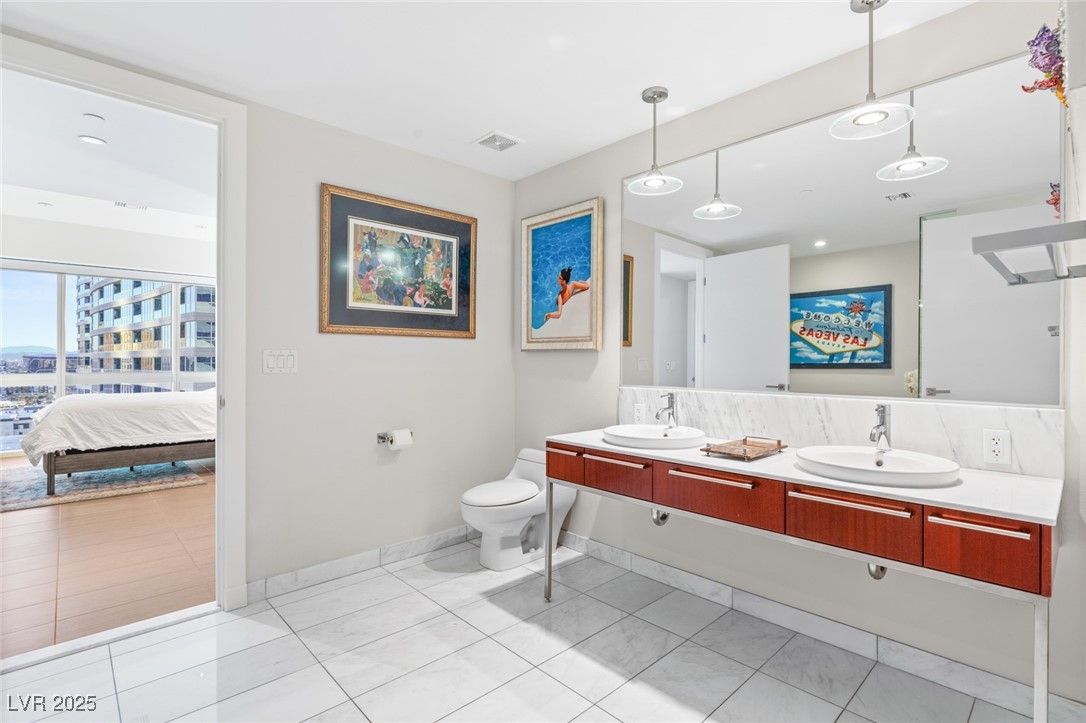 4471 DEAN MARTIN Drive 1707