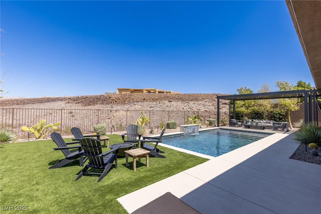 975 Amara Way
