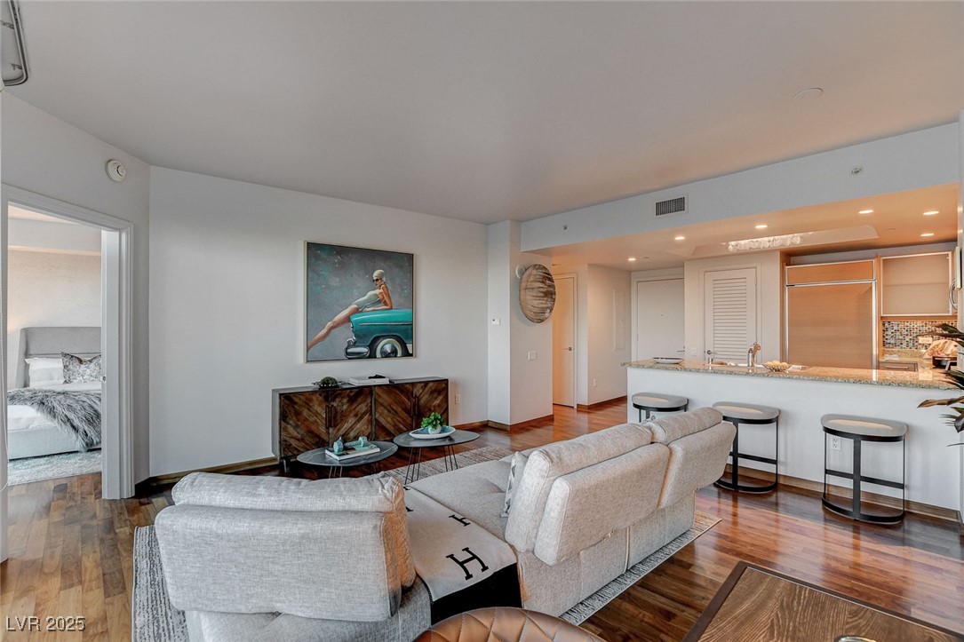 322 Karen Avenue 2206