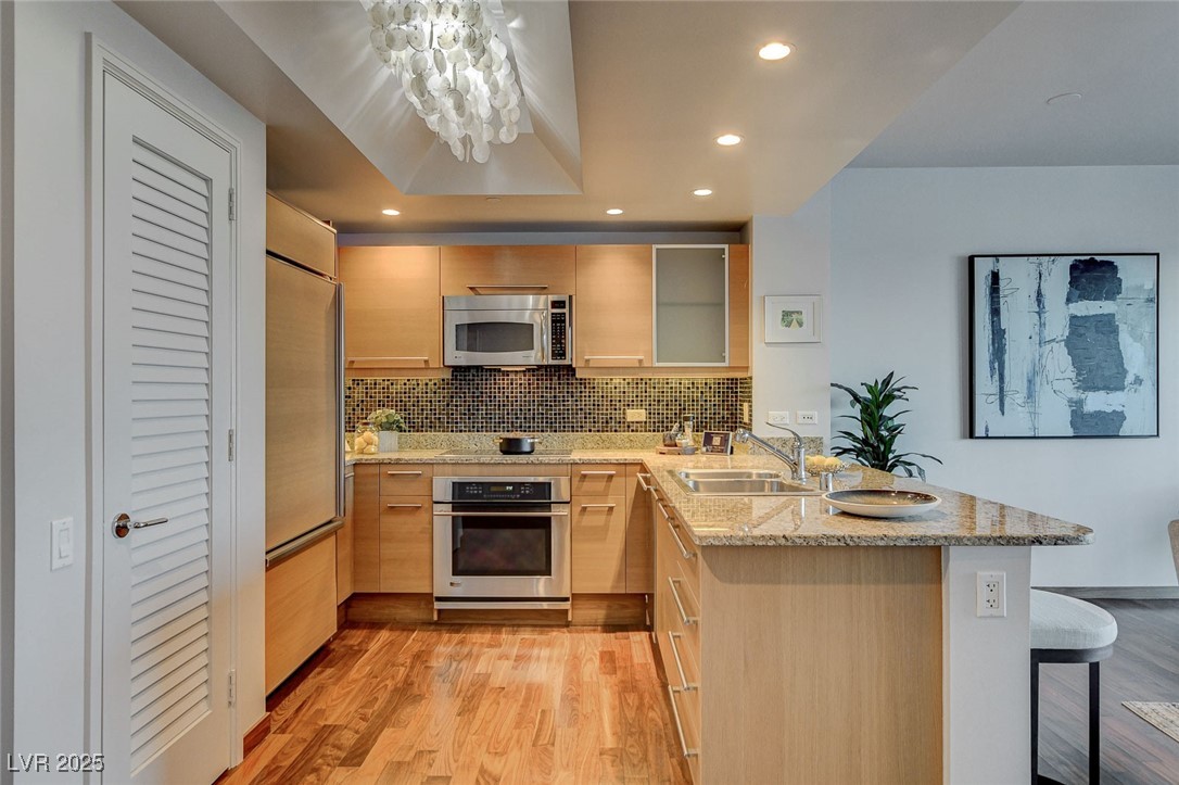 322 Karen Avenue 2206