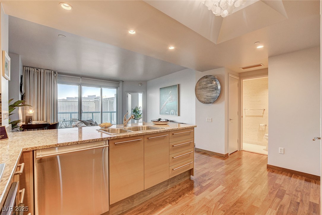 322 Karen Avenue 2206