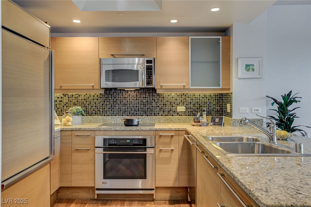 322 Karen Avenue 2206