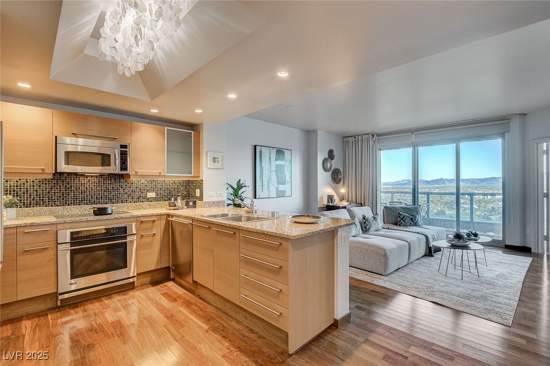 322 Karen Avenue 2206