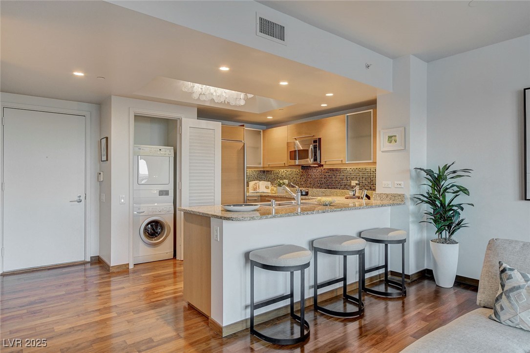 322 Karen Avenue 2206