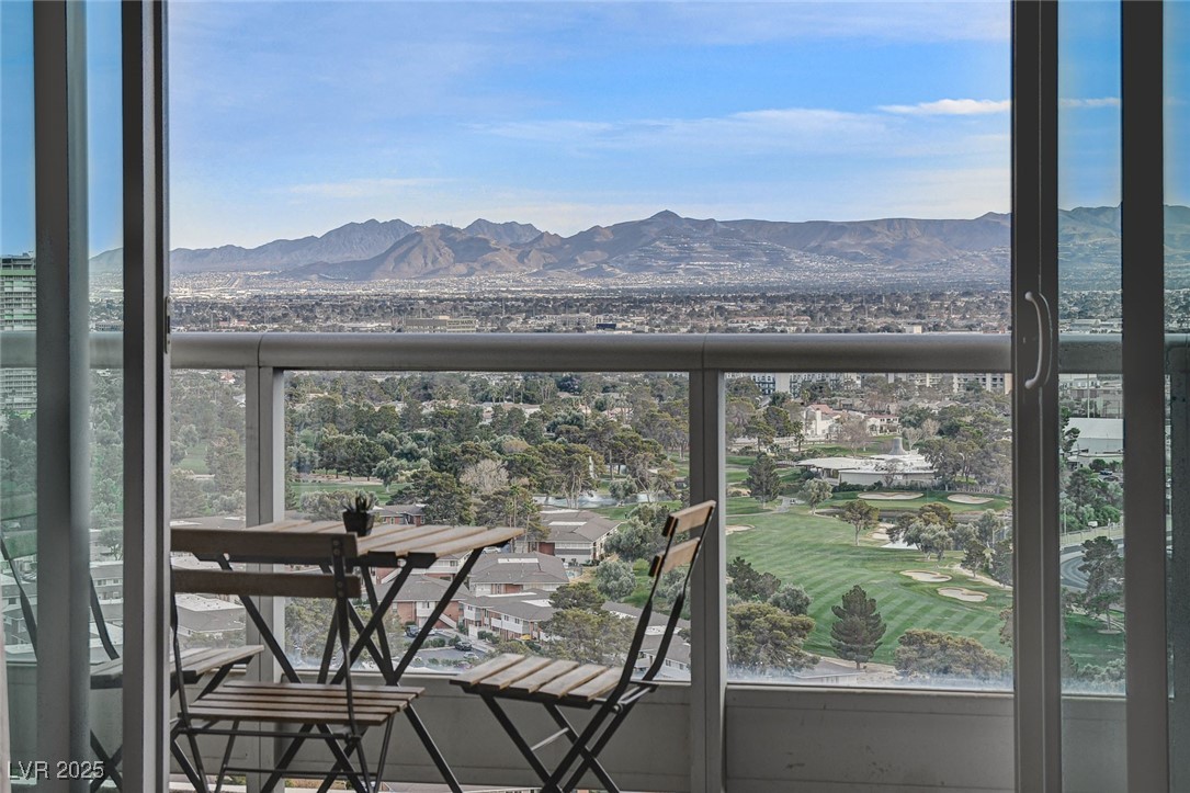 322 Karen Avenue 2206