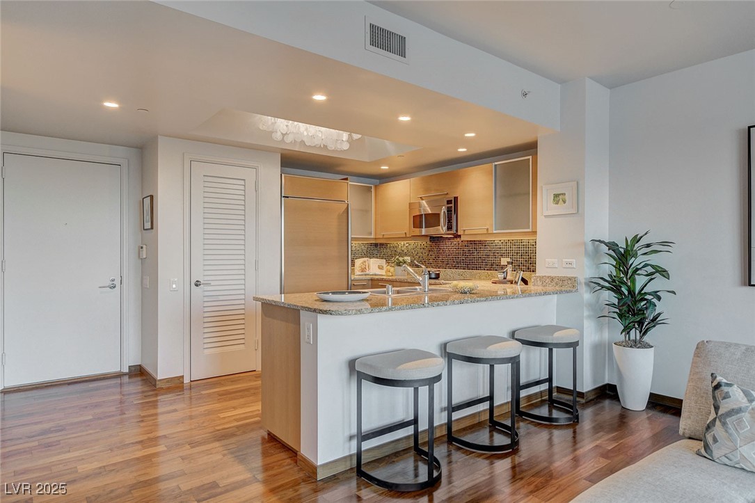 322 Karen Avenue 2206