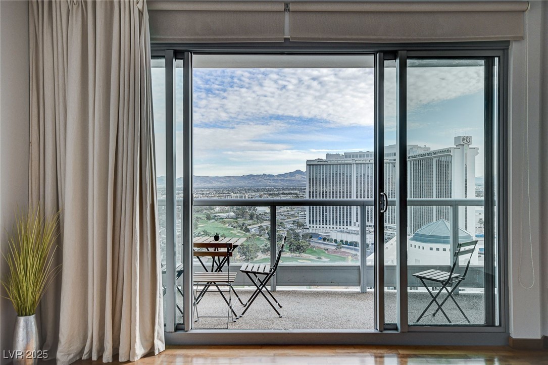 322 Karen Avenue 2206