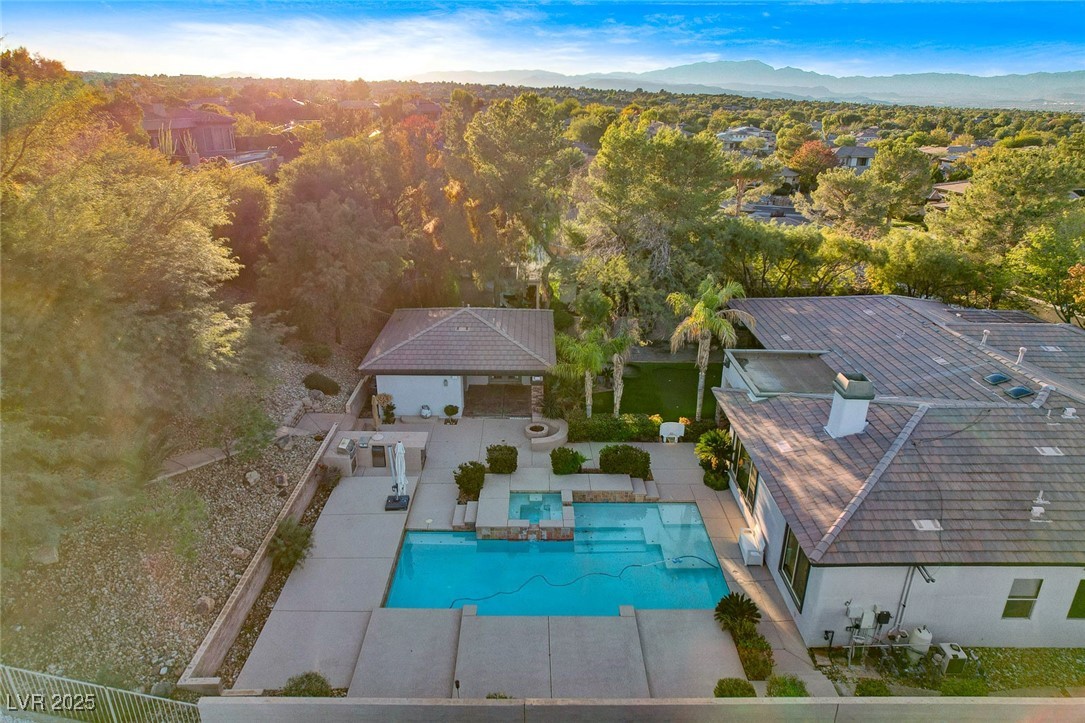 5 Karsten Creek Court