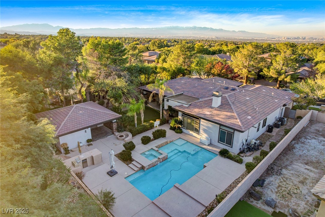 5 Karsten Creek Court