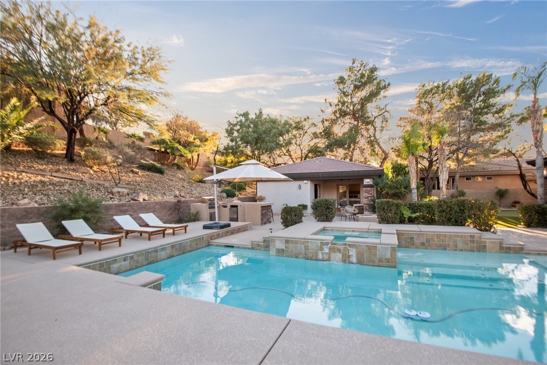 5 Karsten Creek Court
