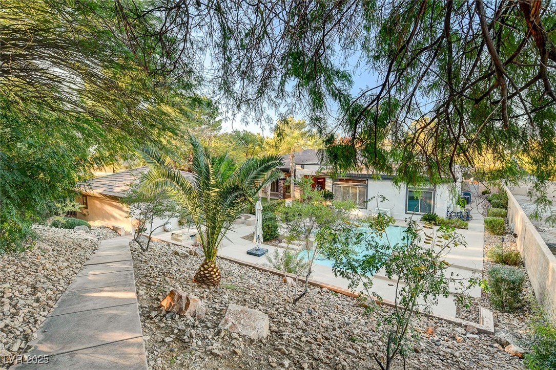 5 Karsten Creek Court