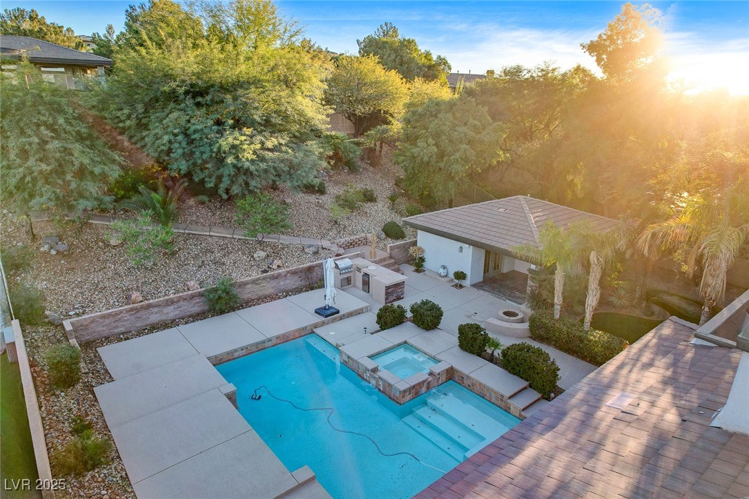 5 Karsten Creek Court