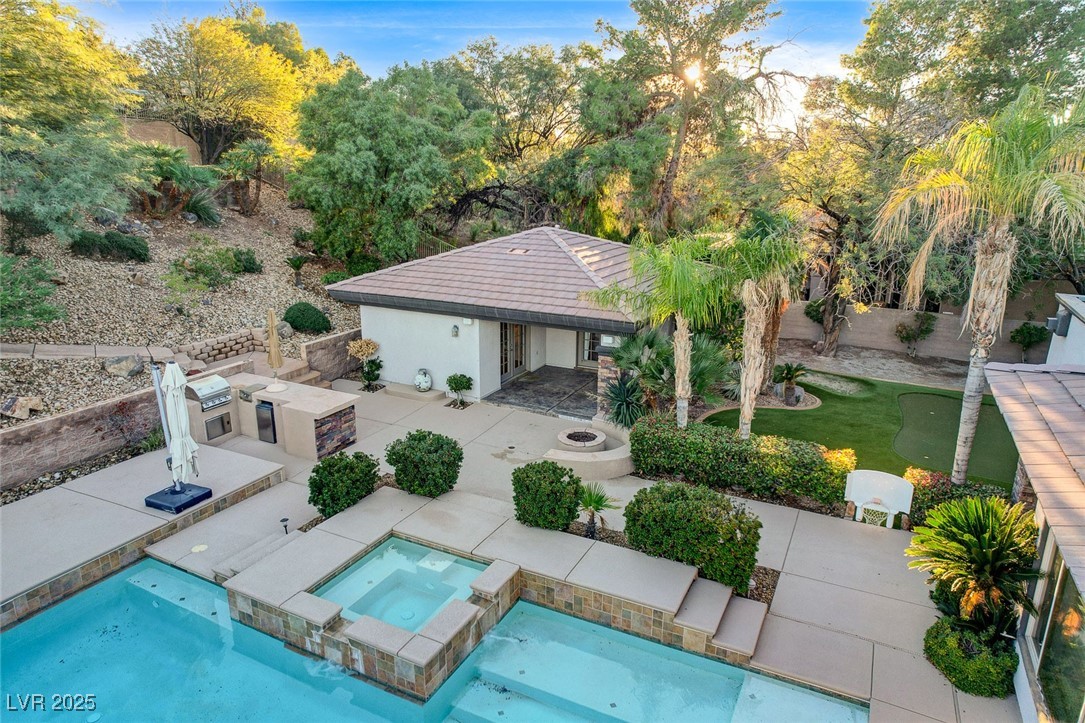 5 Karsten Creek Court