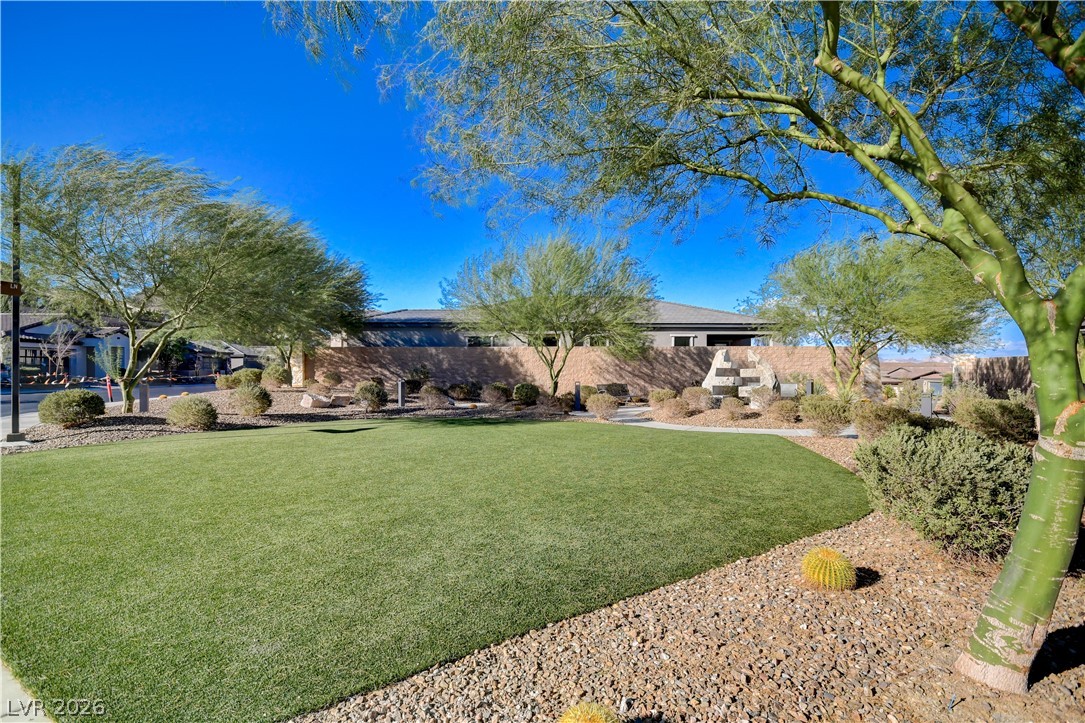 22 Desert Ivy Lane