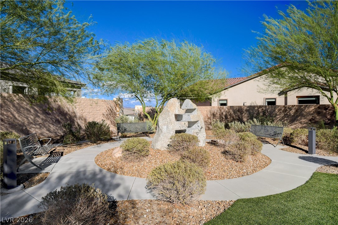 22 Desert Ivy Lane