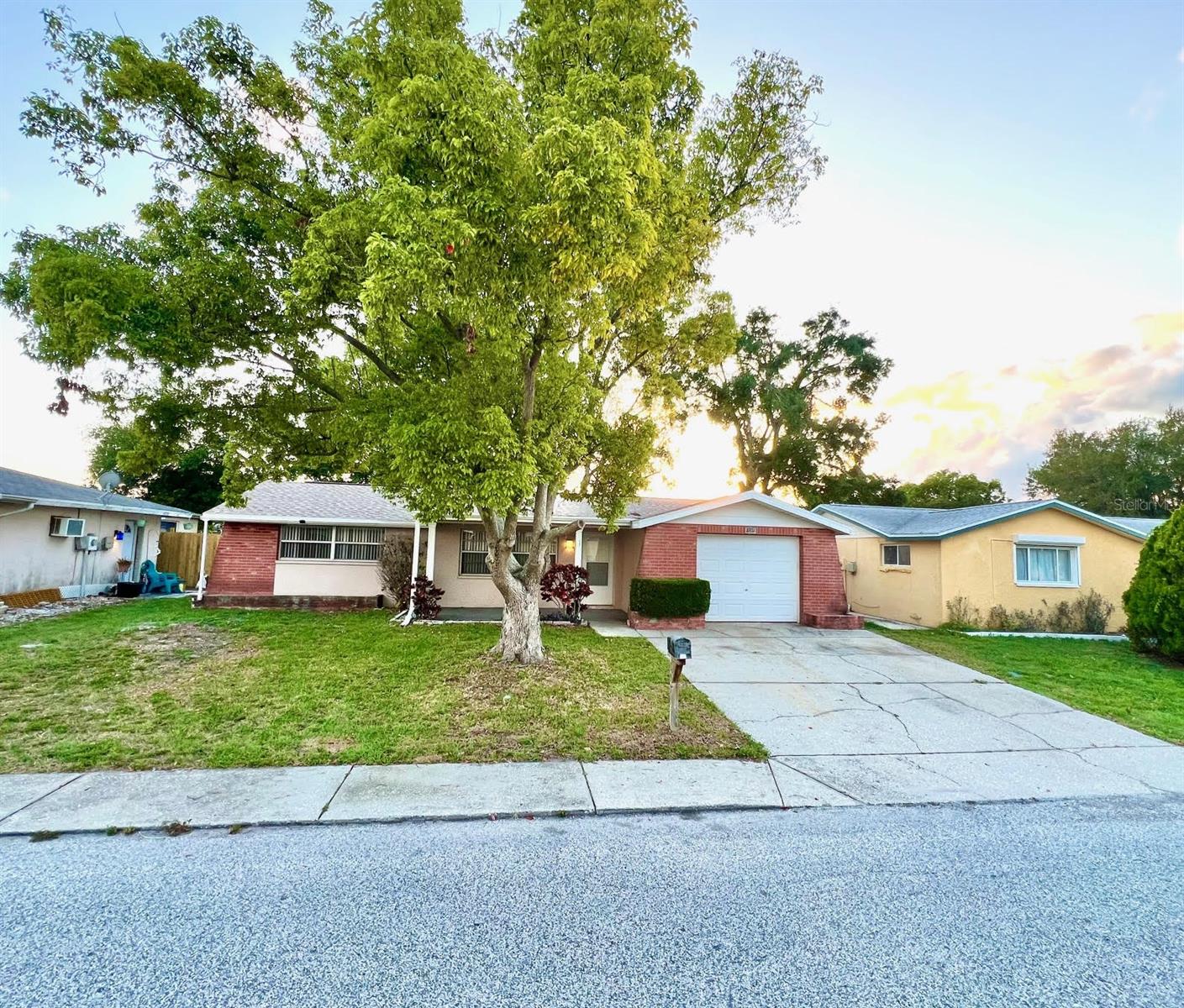 8931 LEDGESTONE LN