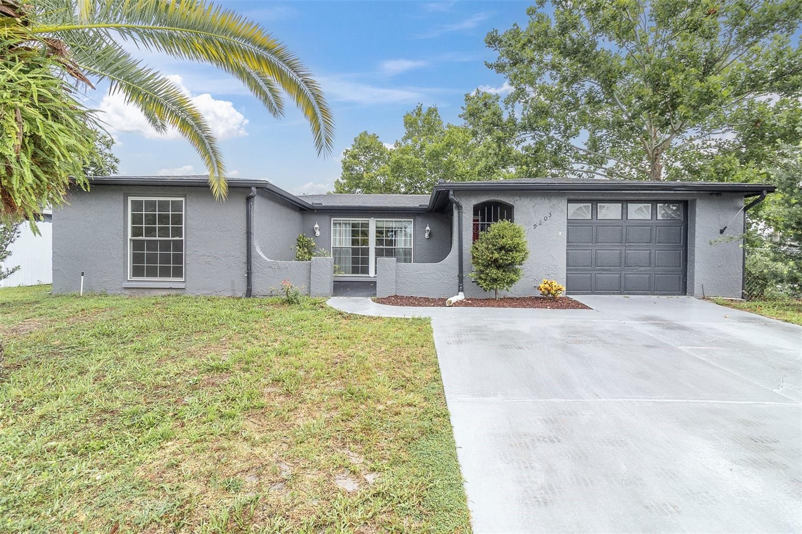 9203 GREENBRIAR LN
