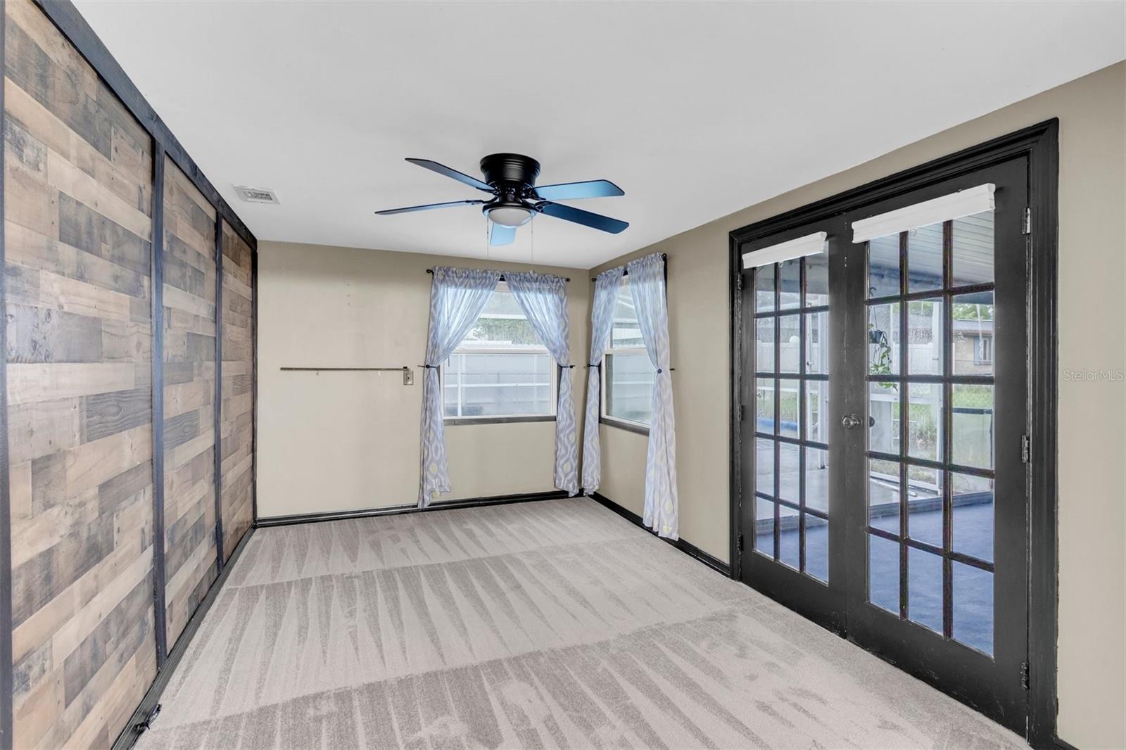 9203 GREENBRIAR LN