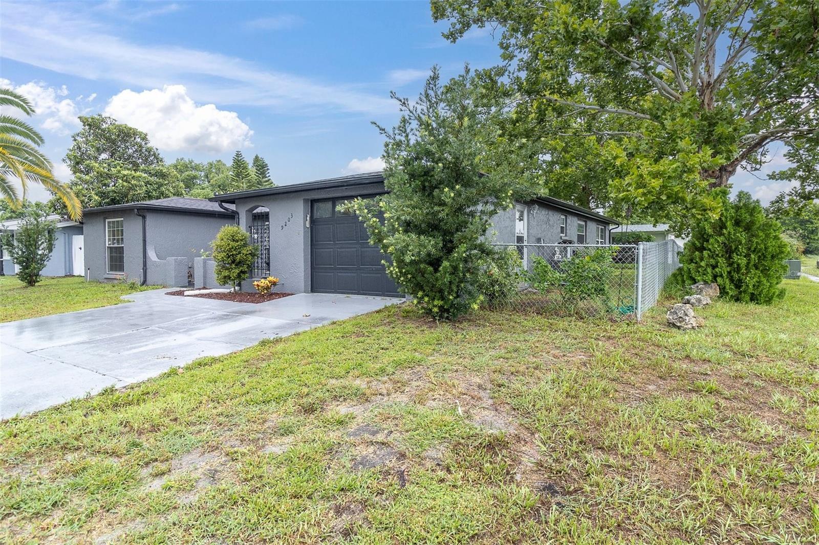 9203 GREENBRIAR LN