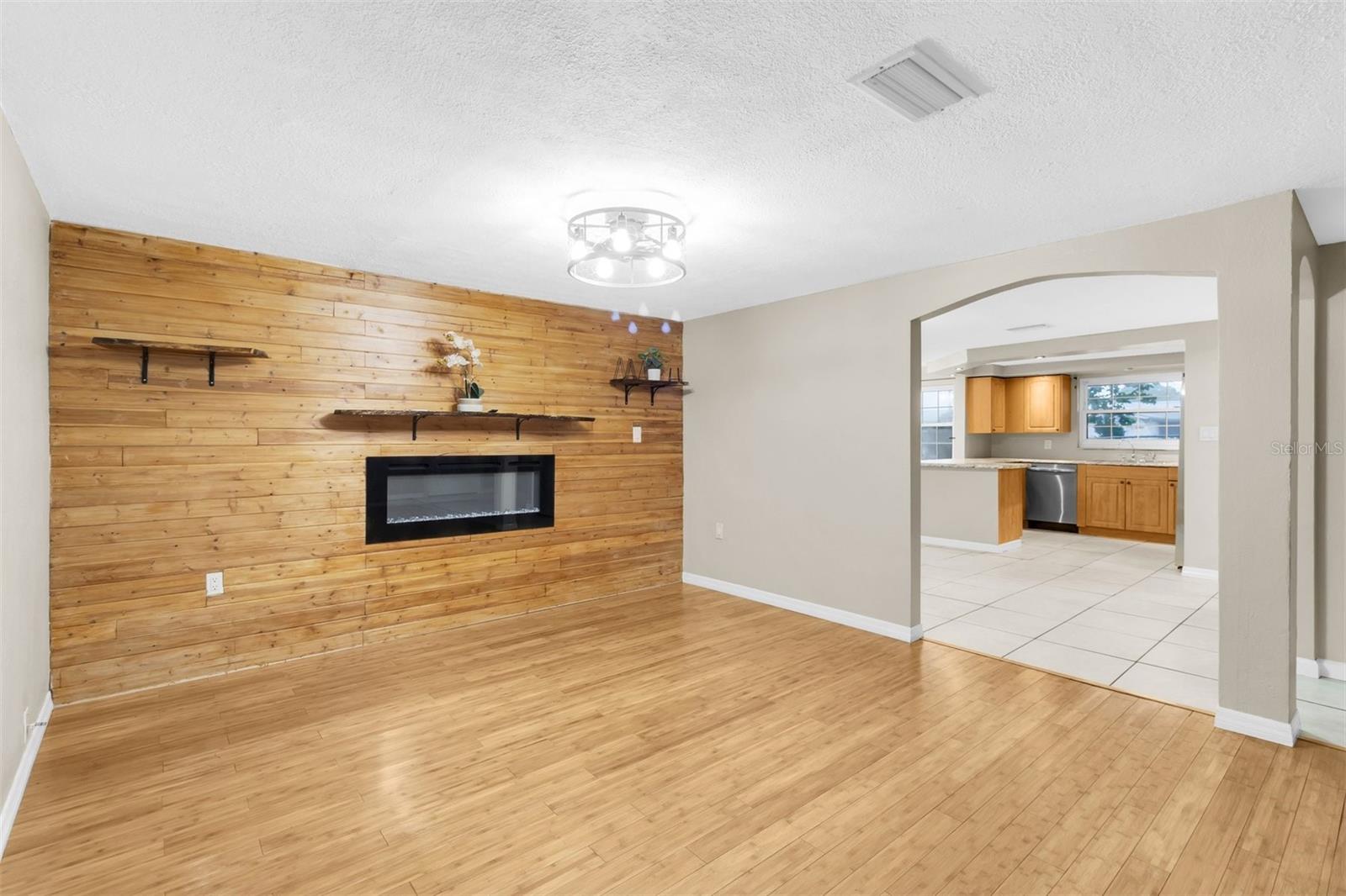 9203 GREENBRIAR LN