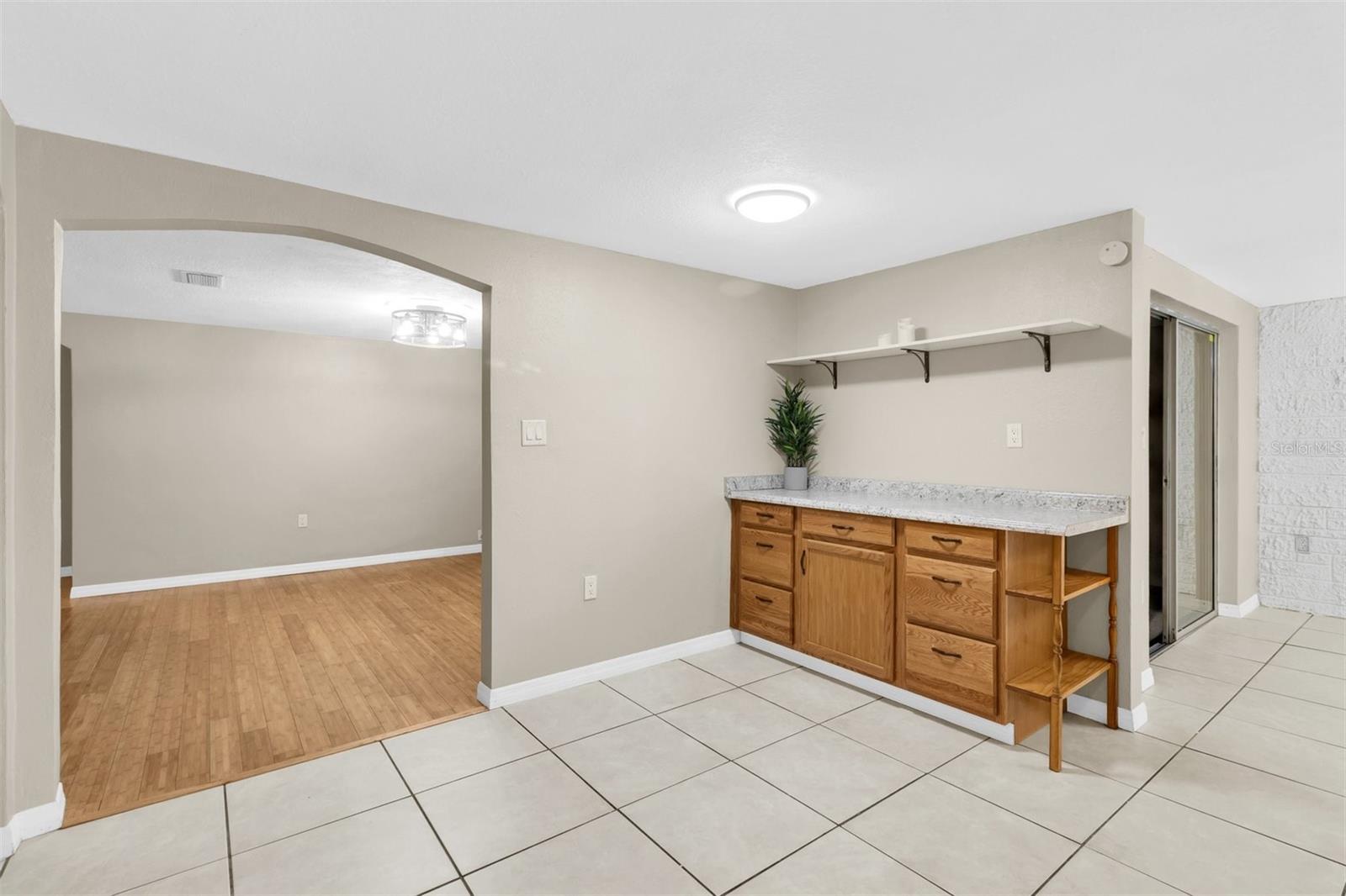 9203 GREENBRIAR LN