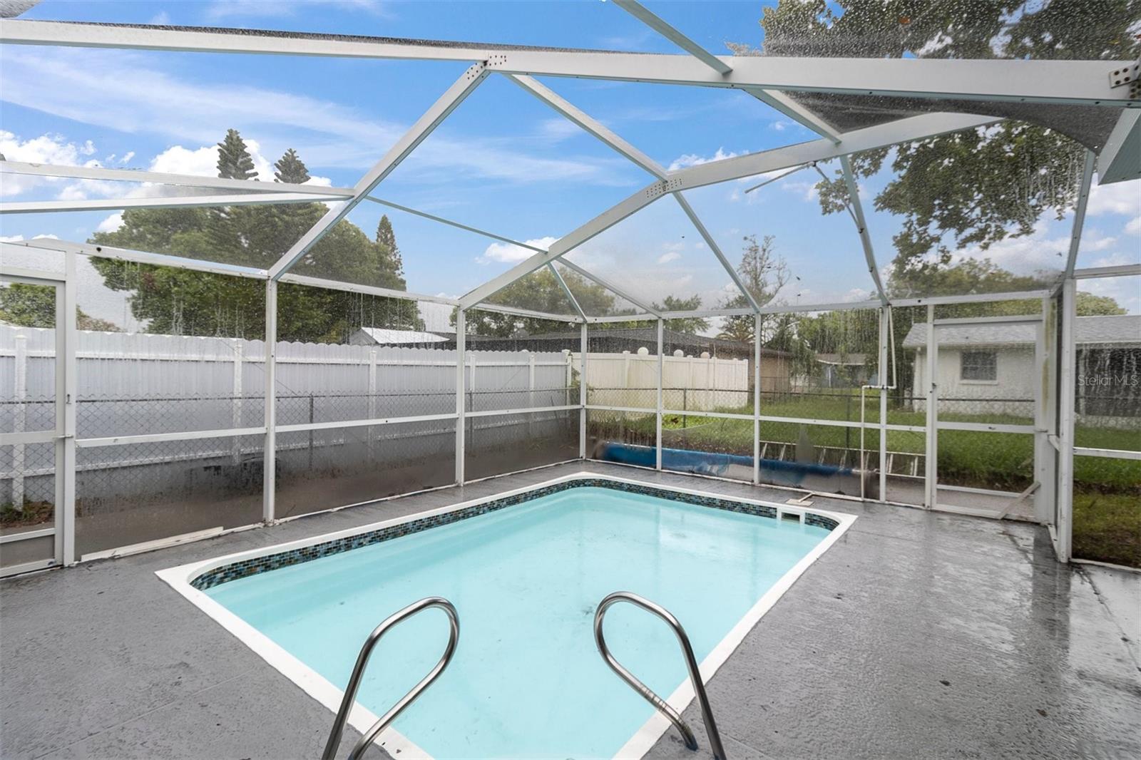 9203 GREENBRIAR LN