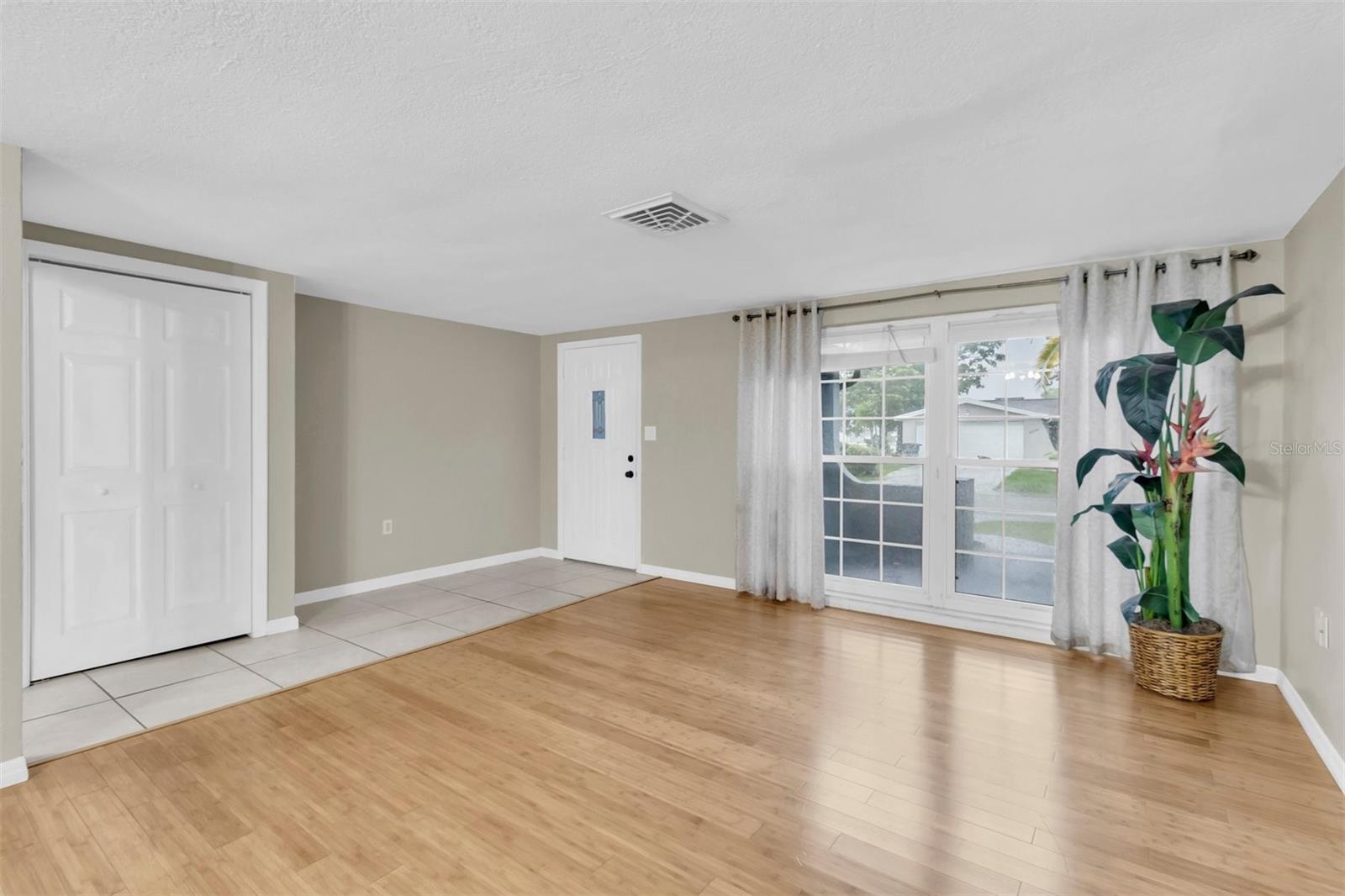 9203 GREENBRIAR LN